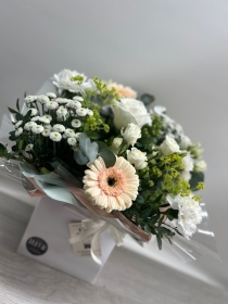 Simply Sweet Neutral Gift Box
